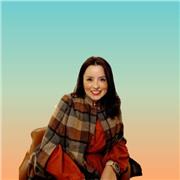 Dynamic Brazilian Portuguese instructor offering engaging online lessons for children, cultural immersion.